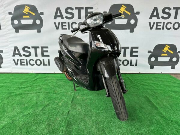 PEUGEOT TWEET